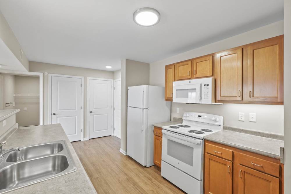 Modern kitchen with wooden cabinets at Dunbury Greene in Columbus, Ohio 
