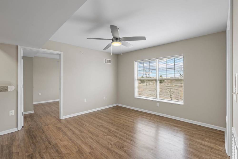 Well-lit living room at Dunbury Greene in Columbus, Ohio 