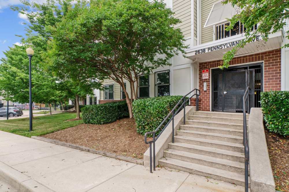 Building entrance with landscaped greenery at Penn Square I in Baltimore, Maryland