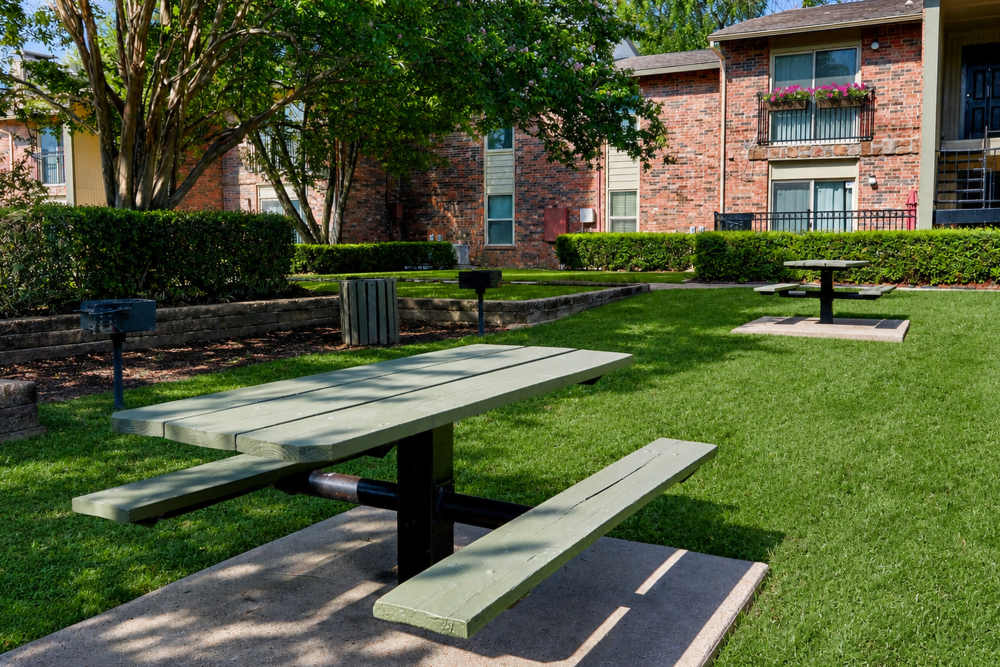 Outdoor seating area at Rochelle Plaza in Irving, Texas