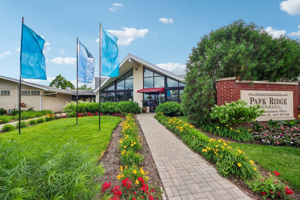 Exterior shot of the apartment at Park Ridge Commons in Des Plaines, Illinois