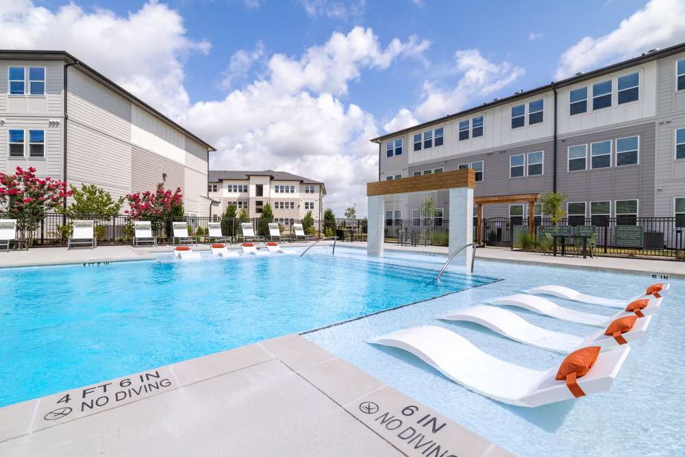 Swimming pool and lounge chairs at Aspire Katy.