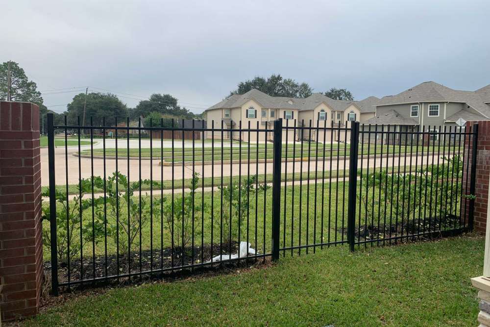 Houses with sloped roofs and green lawns at 36 Palms Townhomes in Missouri City, Texas