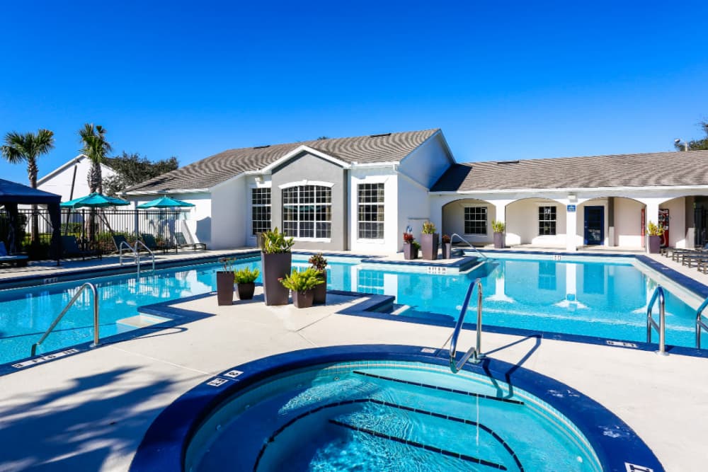 Resort-style pool with spa at Highpoint Club in Orlando, Florida