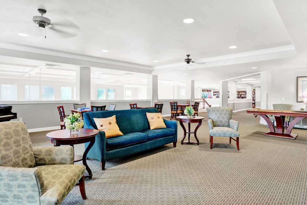 lounge area at Almond Heights in Orangevale, California