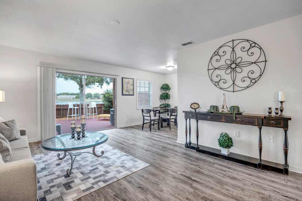 Carlton arms of winter haven living room