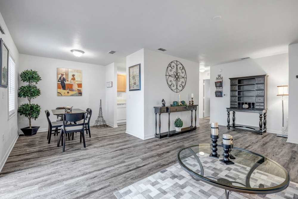 Carlton arms of winter haven living room