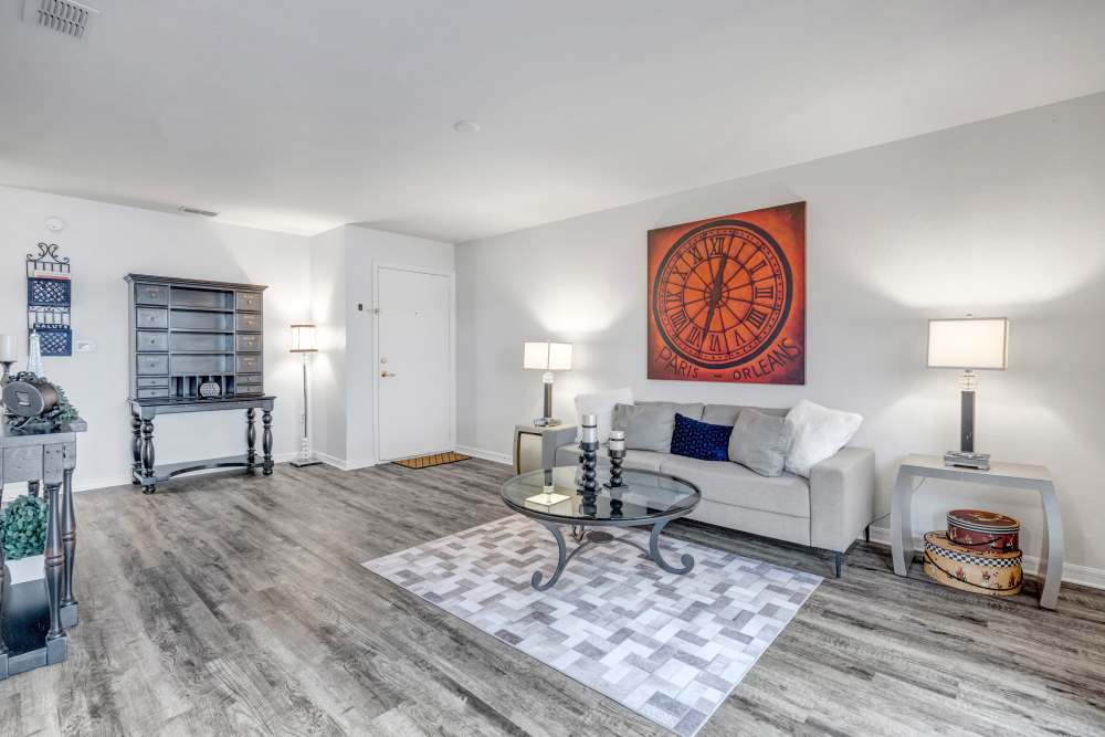 Carlton arms of winter haven living room