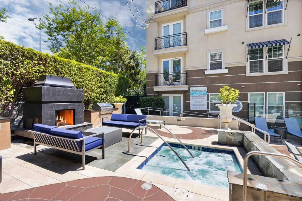 Outdoor Spa, BBQ and Fre Pit at La Belle at Hollywood Tower in Los Angeles, California