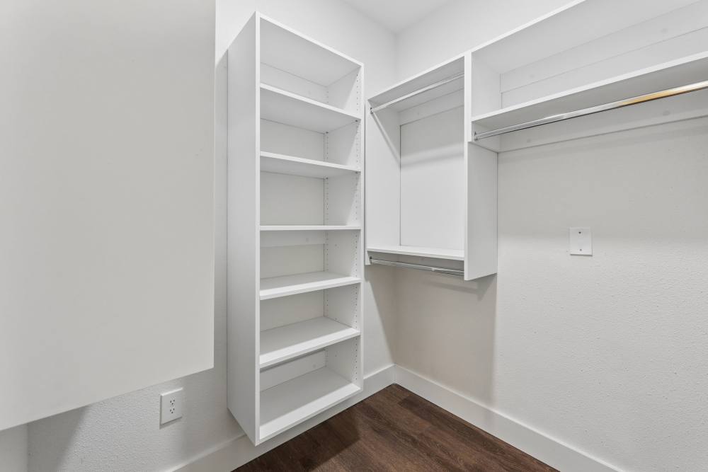A1Q Apartment Home with Quartz Countertops and Premium Finishes