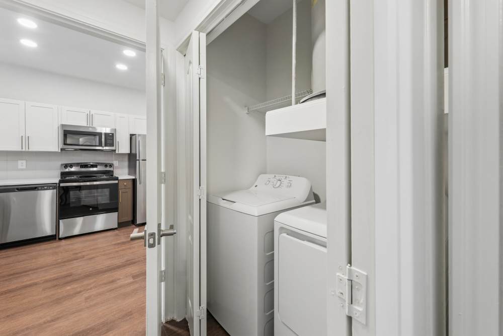 A1Q Apartment Home with Quartz Countertops and Premium Finishes