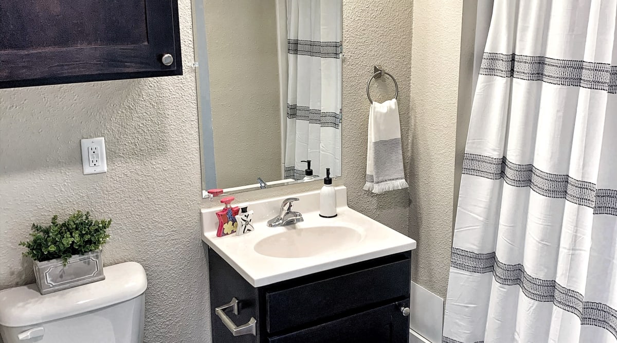 Bathroom with modern finishes at The View Tower Apartments, Shreveport, Louisiana
