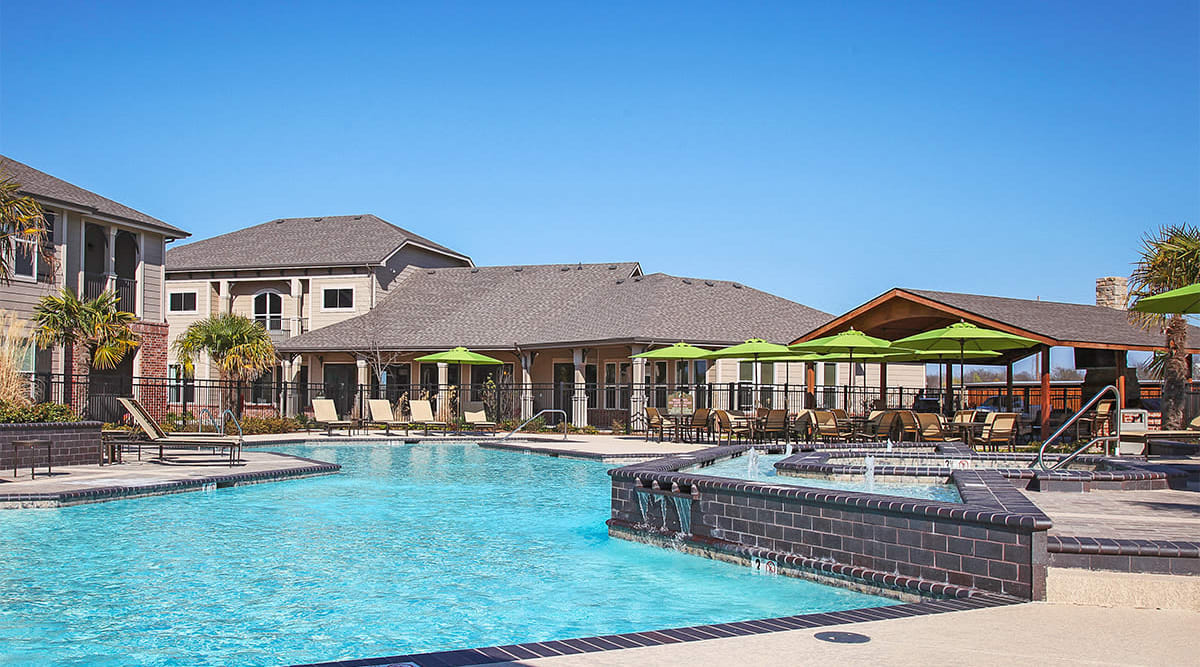 Luxury poolside patio at Le Rivage Luxury Apartments in Bossier City, Louisiana