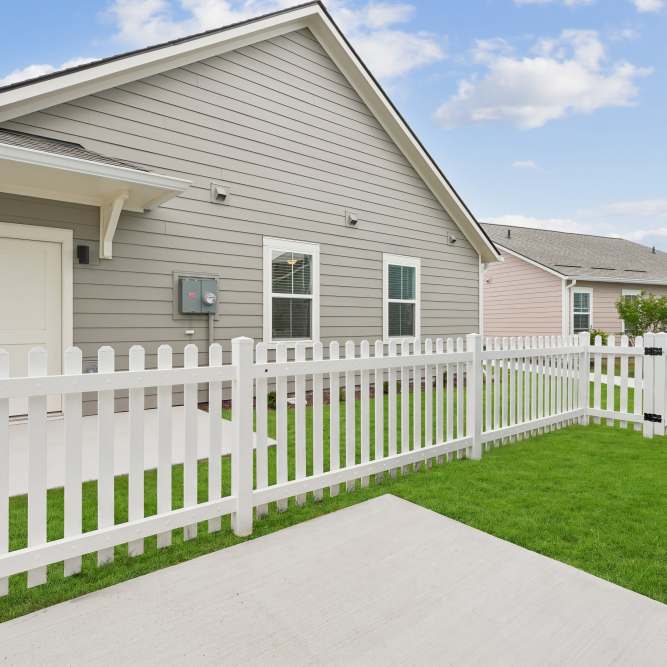 private yard space apartments and homes and townhomes for rent in wilmington close to downtown Hamlet Barclay West in Wilmington, North Carolina