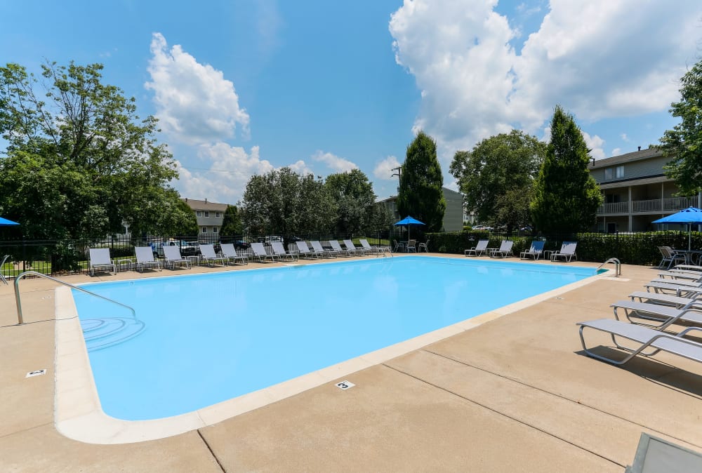 Swimming pool at Lincoya Bay Apartments & Townhomes in Nashville, Tennessee
