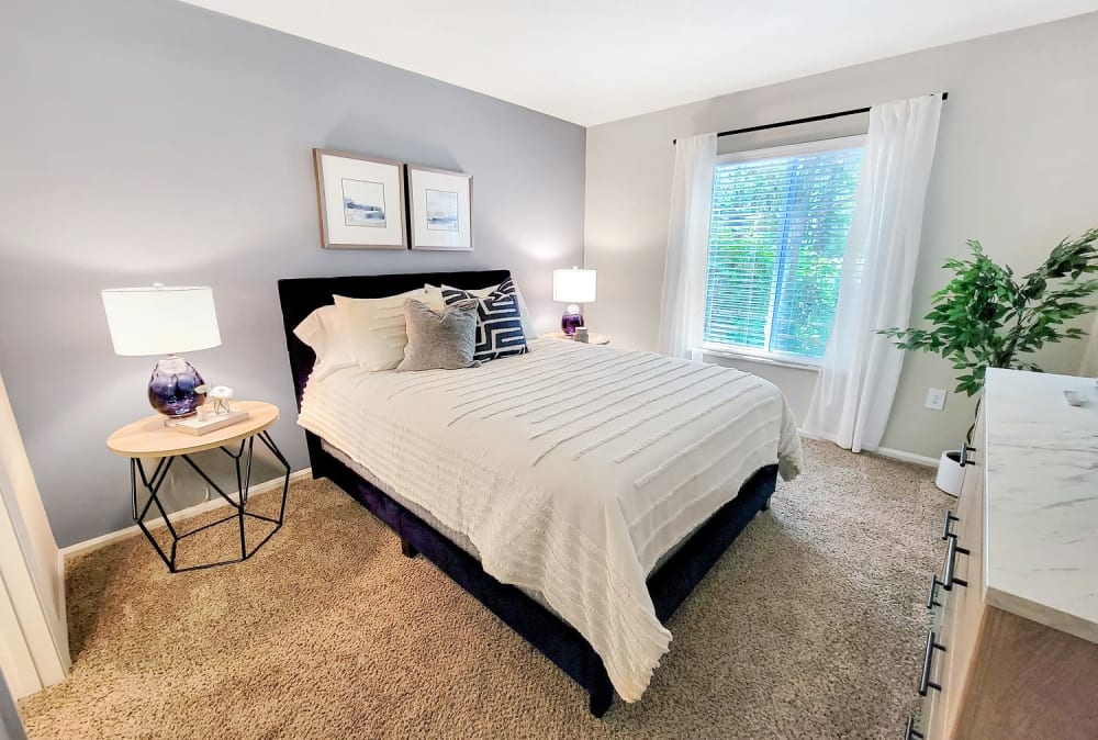 Bedroom at Cobblestone Grove Apartment Homes in Fairfield, Ohio