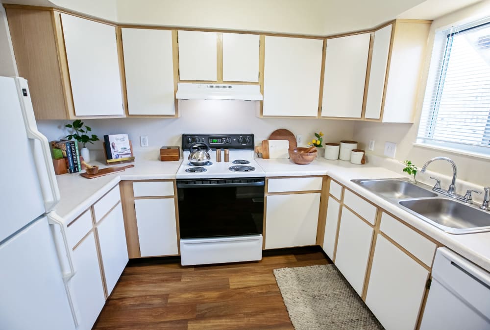Kitchen at Steeplechase Apartments & Townhomes in Toledo, Ohio