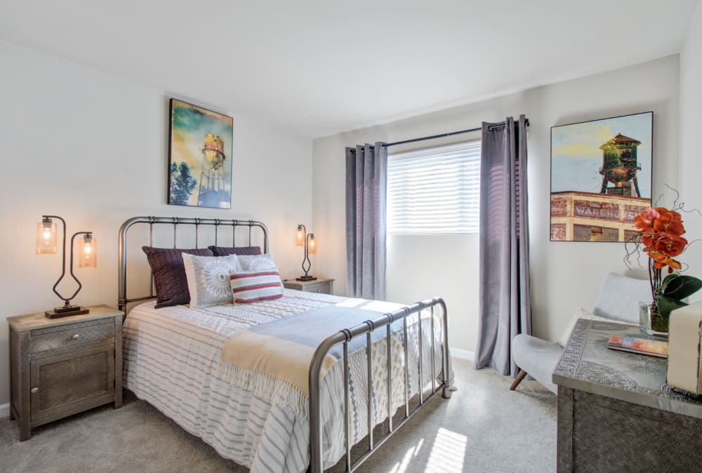 Luxurious and spacious bedroom with access to natural lighting at Lincoya Bay Apartments & Townhomes in Nashville, Tennessee