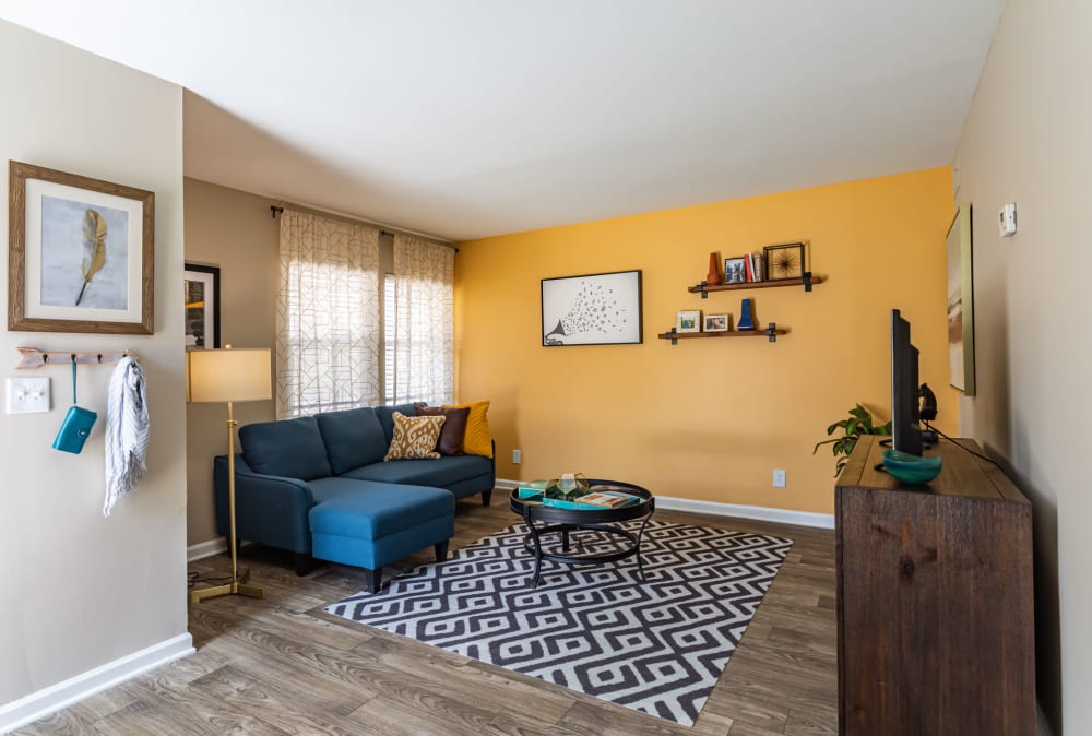 Spacious living room fully furnished Mallards Landing Apartment Homes in Nashville, Tennessee