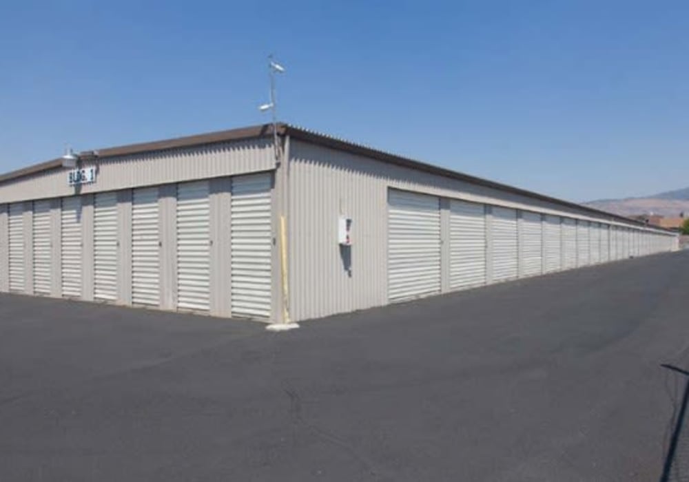 Outdoor self storage units for rent at BuxBear Storage Medford Sky Park Drive in Medford, OR