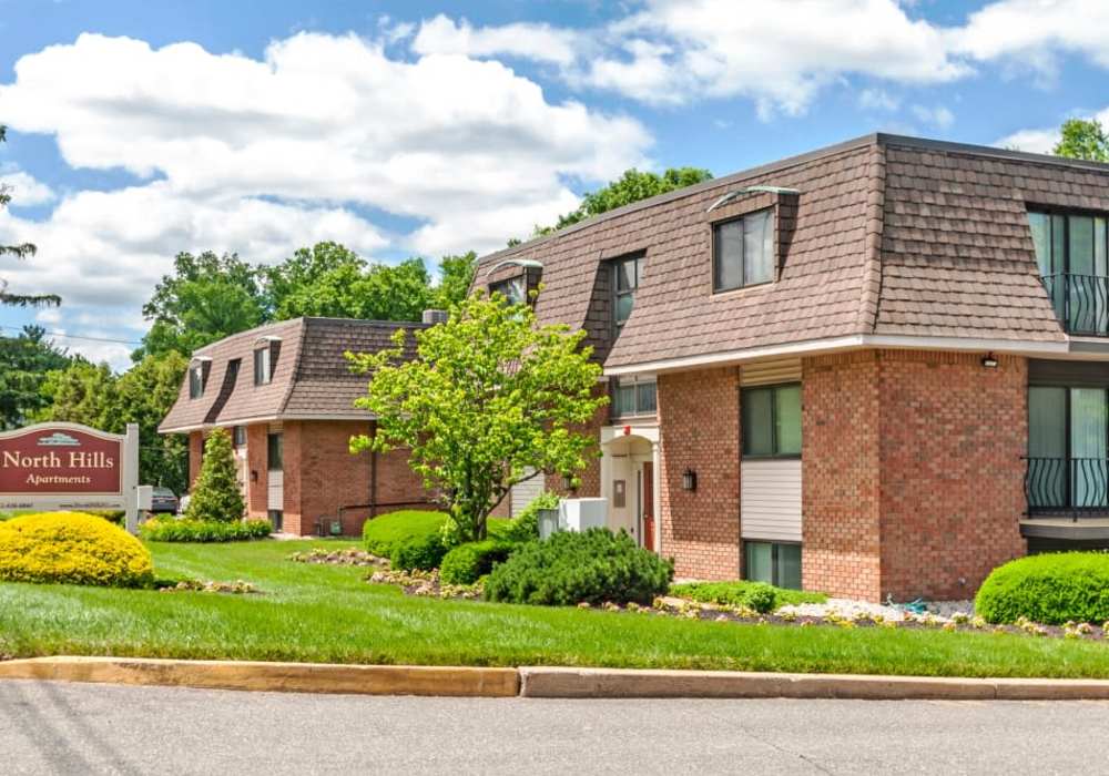 Lush exterior at North Hills Apartments in Colonia, New Jersey