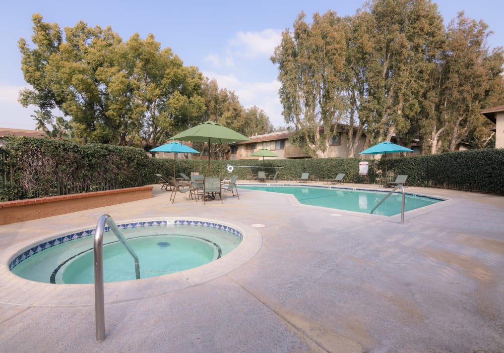 Hot tub and pool at Strada Apartments in Orange, California