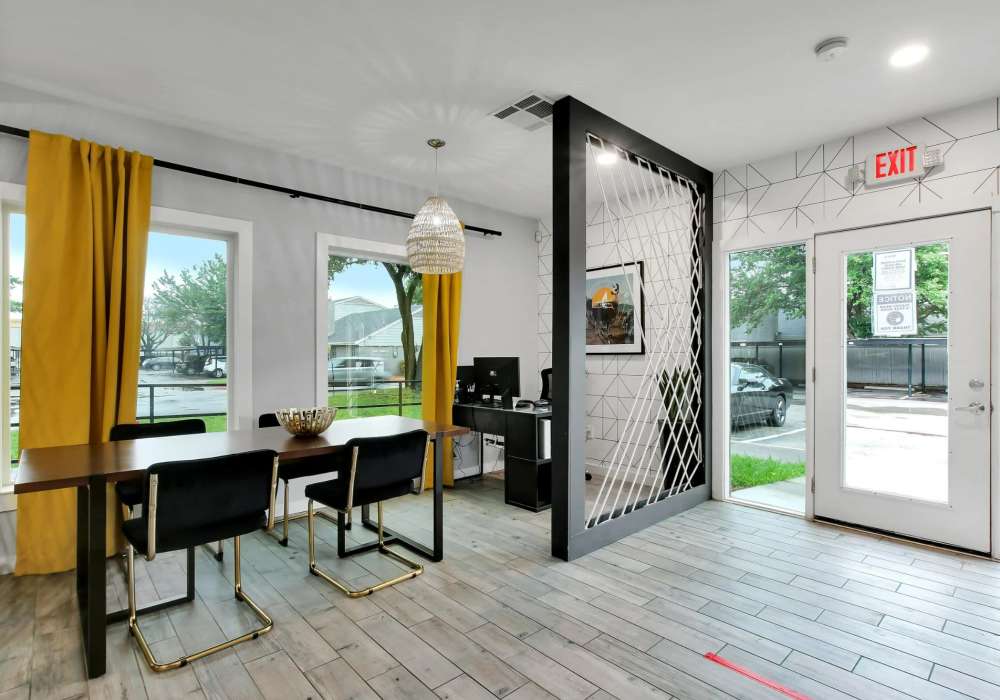 Spacious business center at Parkwyn Townhomes in North Richland Hills,Texas