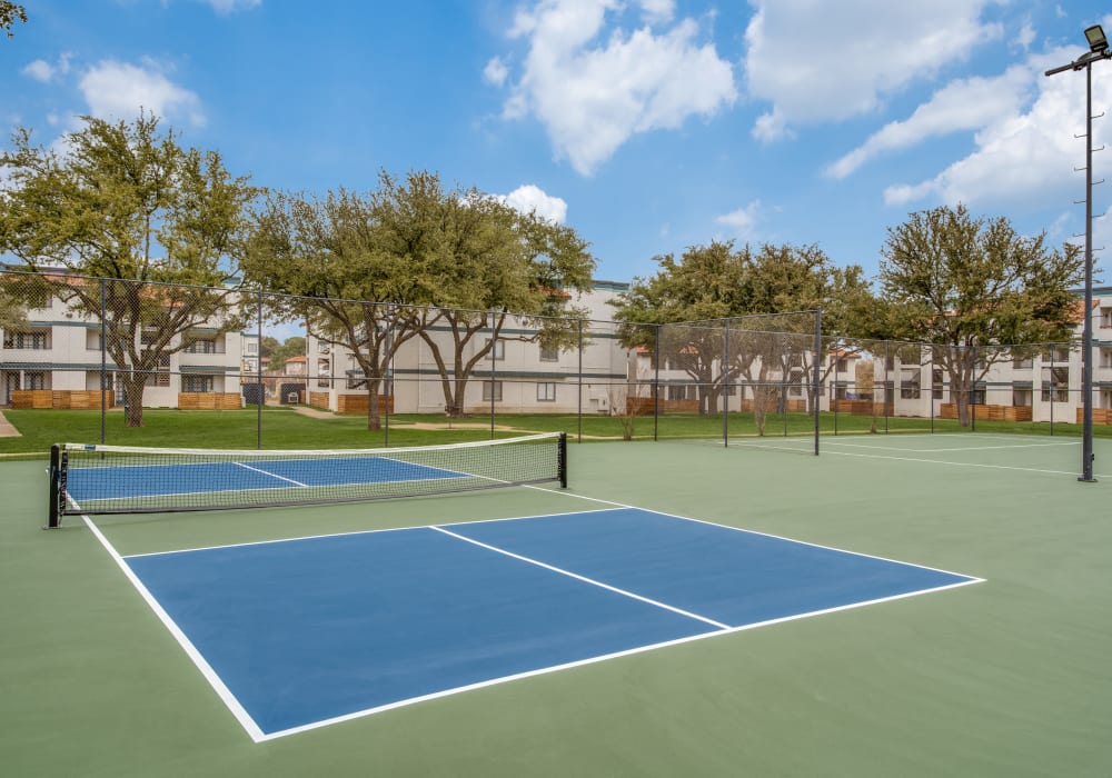 Tennis courts at Mateo Apartment Homes in Arlington, Texas