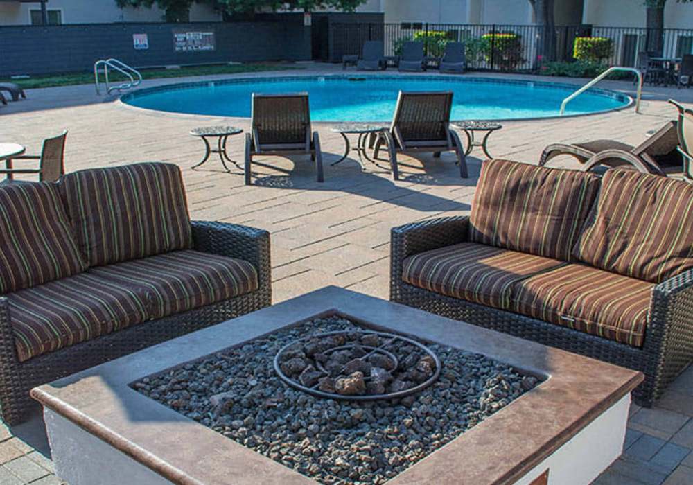 Outdoor fire pit at The Meridian Apartment Homes in Walnut Creek, California
