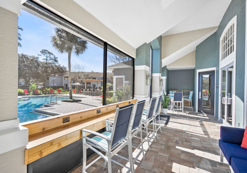 Outdoor lounge area at Country Club Lakes in Jacksonville, Florida
