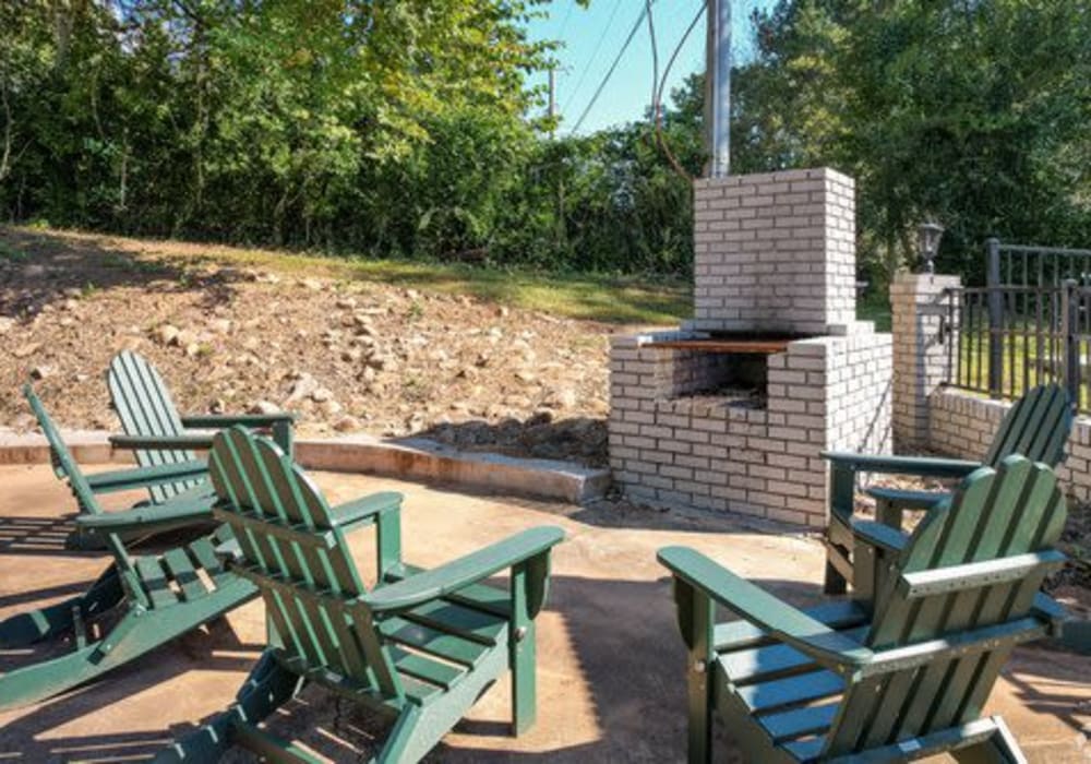 Outdoor fireside seating at Ivy Terrace in Chattanooga, Tennessee