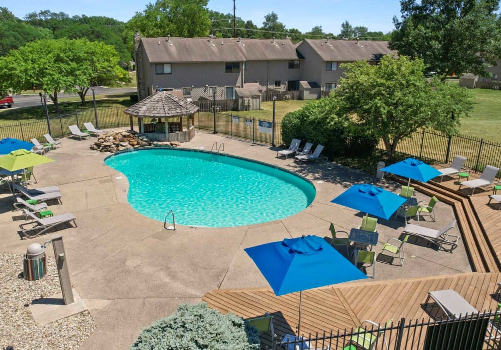 Large pool at Woodbridge Apartments in Fort Wayne, Indiana