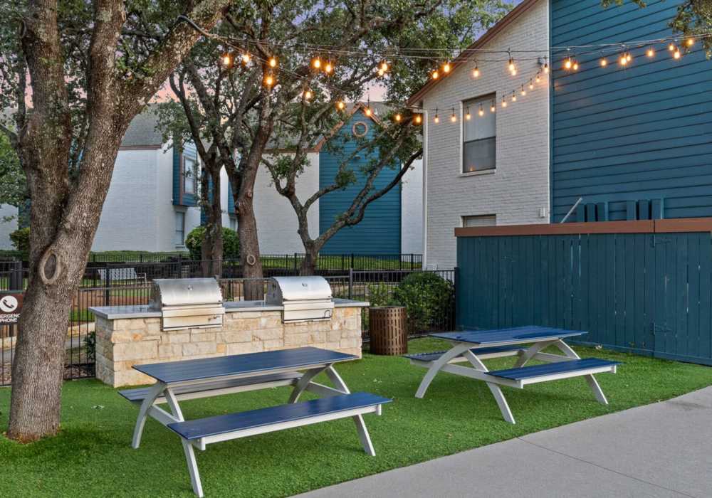 Courtyard with a BBQ and seating at Hill At Woodway in San Antonio, Texas