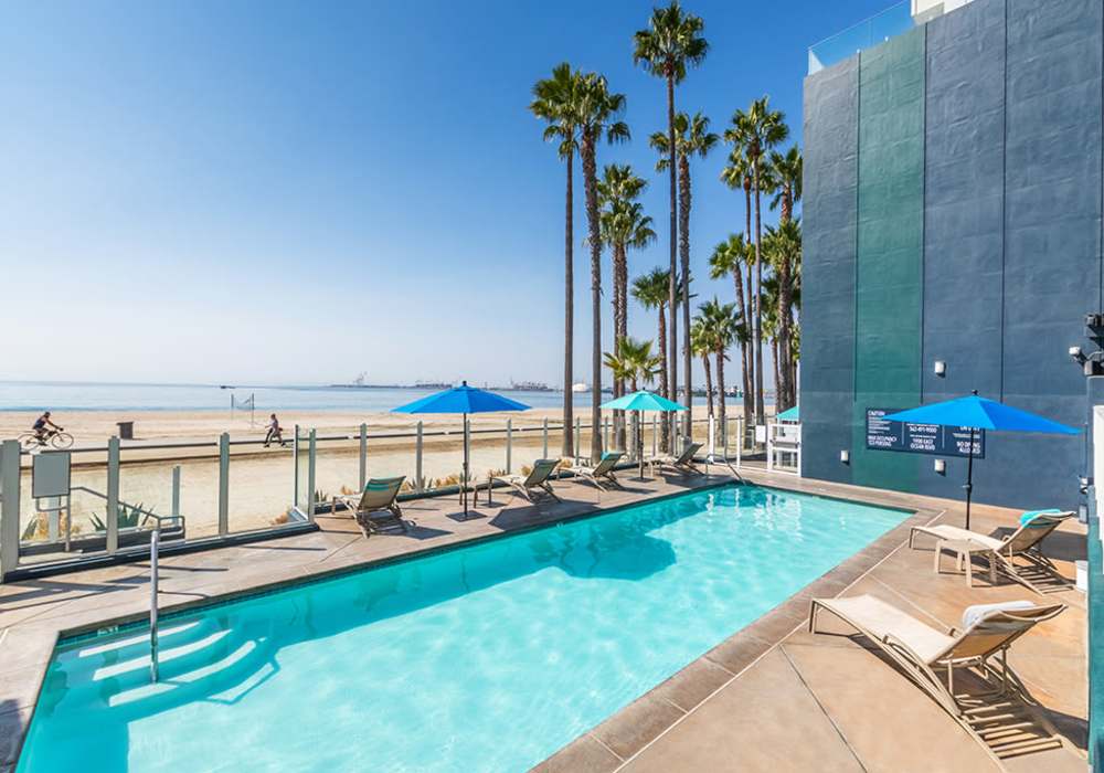 Resort-style swimming pool at 1900 Ocean Apartment Homes in Long Beach,California