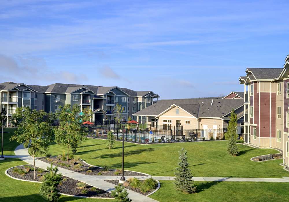 A beautiful courtyard with lush trees, creating a serene outdoor space for relaxation at Copper Ridge in Kennewick, Washington