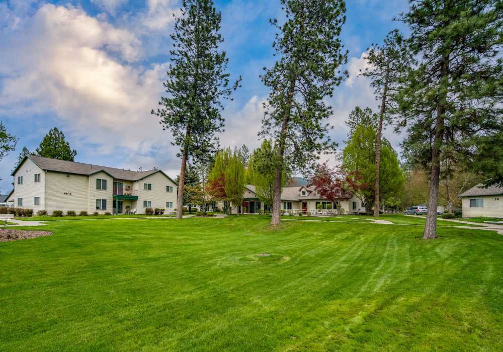 Lots of grass and walking paths around Lake Wood Ranch in Coeur d'Alene, Idaho