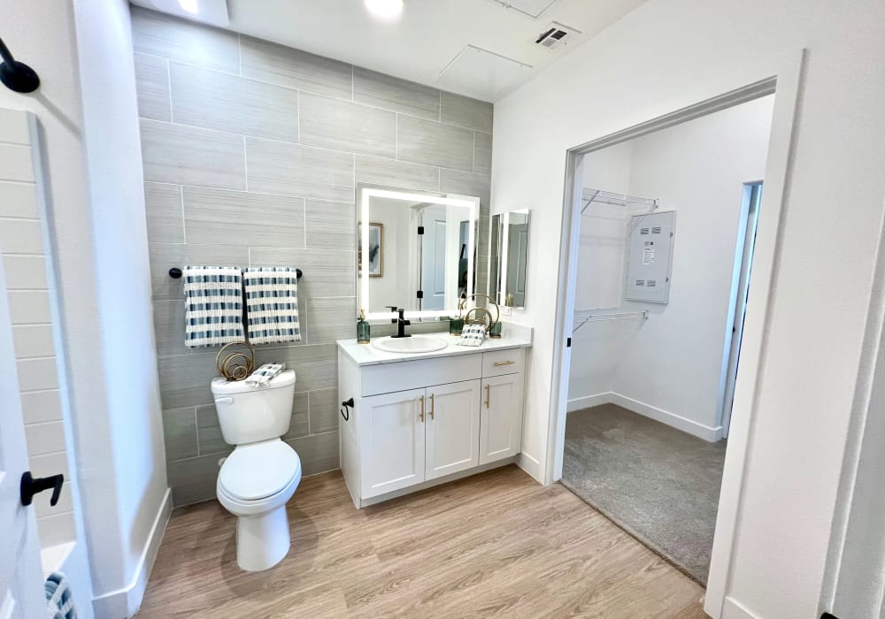 Bathroom with modern finishes at Zinc 1501 in Sacramento, California