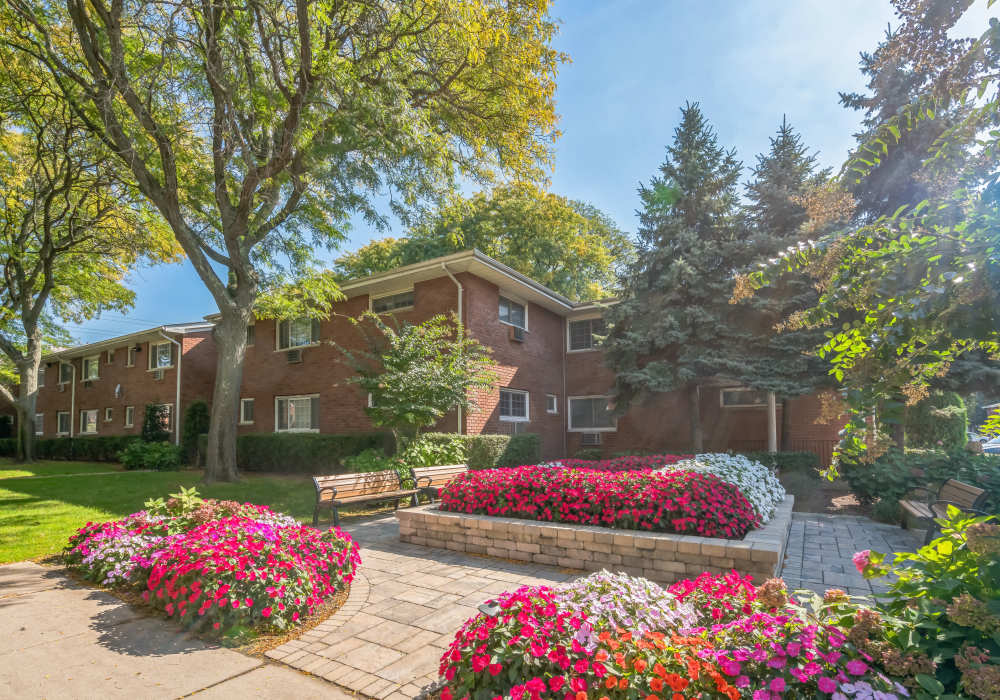 Garden at Eagle Rock Apartments at Mineola in Mineola, New York