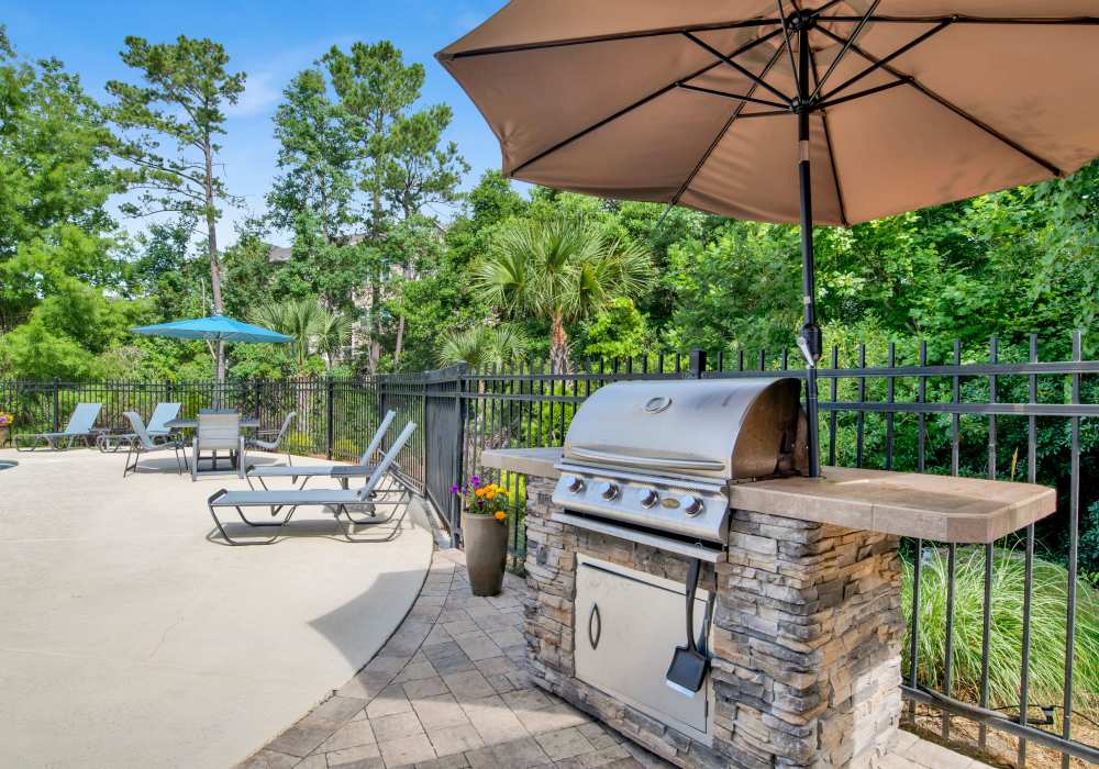 Barbeque grills at The Crossings At Cottage Hill in Mobile, Alabama