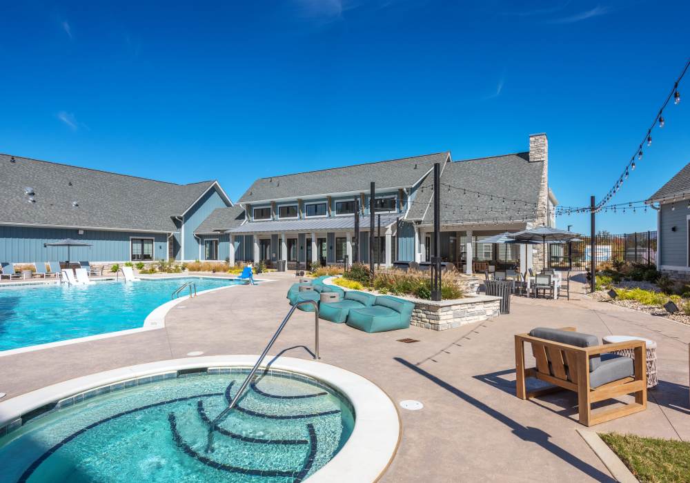 Jacuzzi soaking pool with lounge beds at Taylor Farms in Charlotte, North Carolina at Taylor Farms in Charlotte, North Carolina