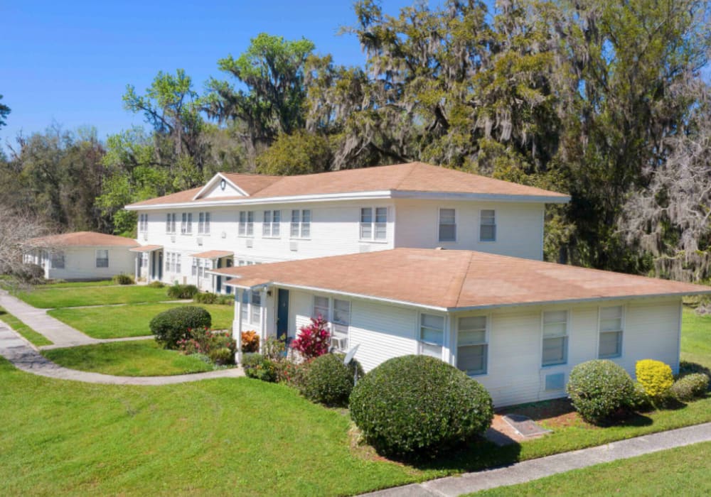 Apartment Building Exterior With Landscaping at St. Johns Landing Apartments in Green Cove Springs, Florida