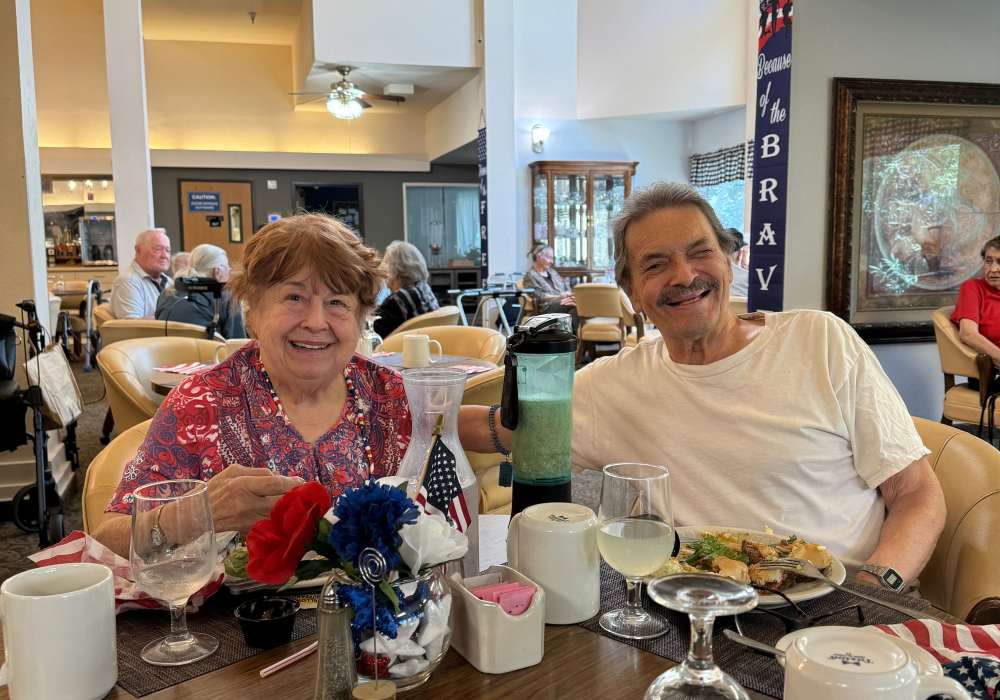 Residents dining during Memorial Day at Truewood by Merrill, Fig Garden in Fresno, California