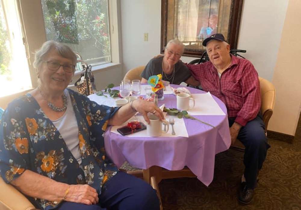 Residents dining together at Truewood by Merrill, Fig Garden in Fresno, California