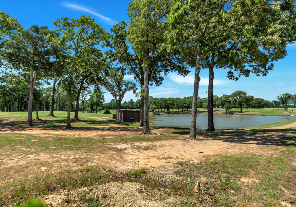 grounds at Canton Lakeside Village in Canton, Texas