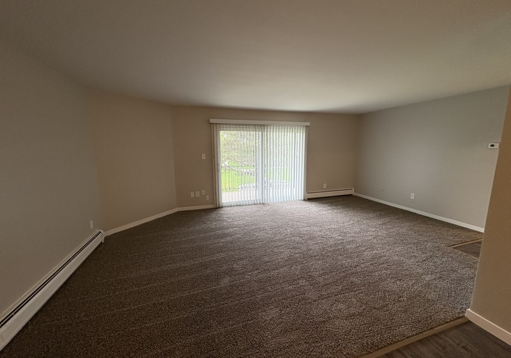 Living room with carpet flooring of the apartments at Broadway Crossing Apartments in Merrillville, Indiana