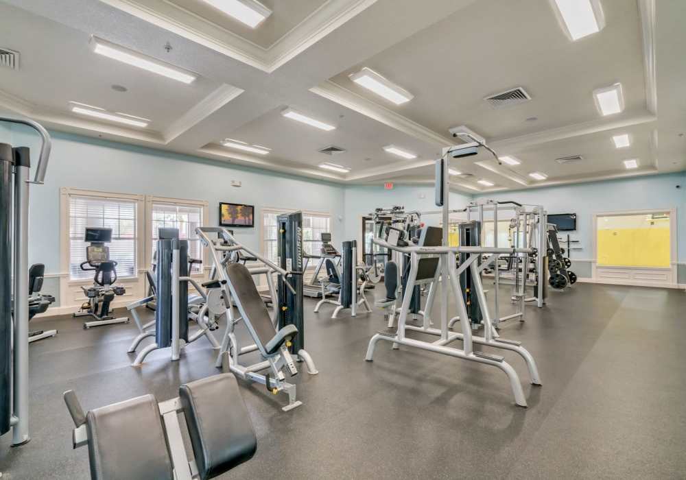 Community fitness center at Victoria Park Apartments in Davenport,Florida