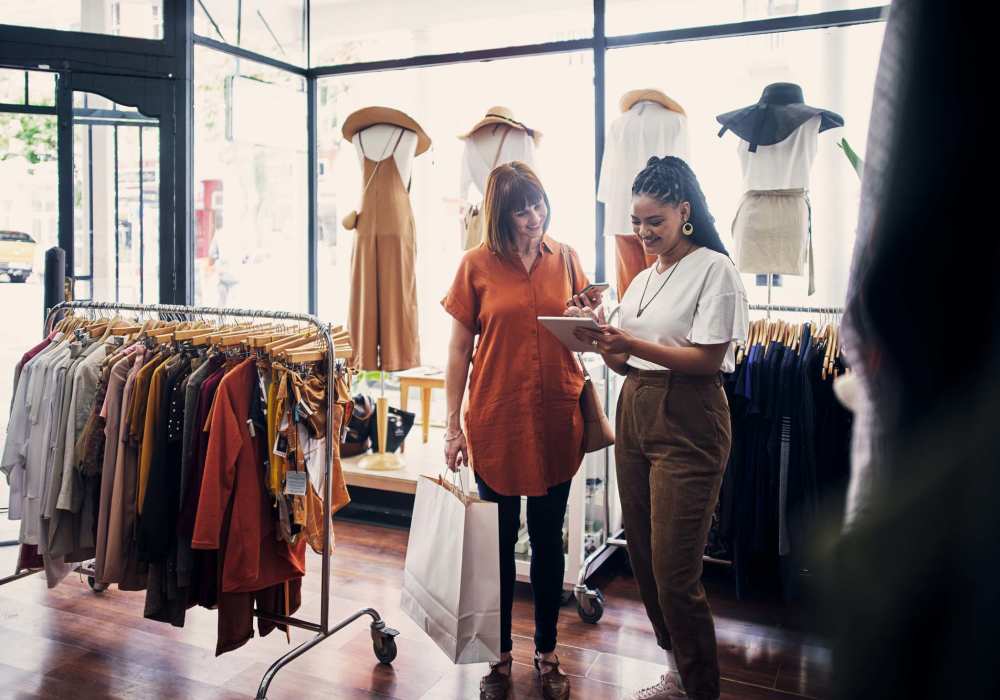 Residents shopping near Victoria Park Apartments in Davenport,Florida