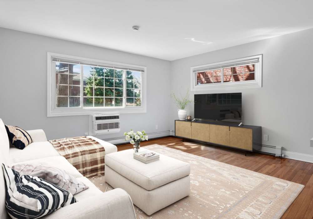 living room at Eagle Rock Apartments at Mineola in Mineola, New York