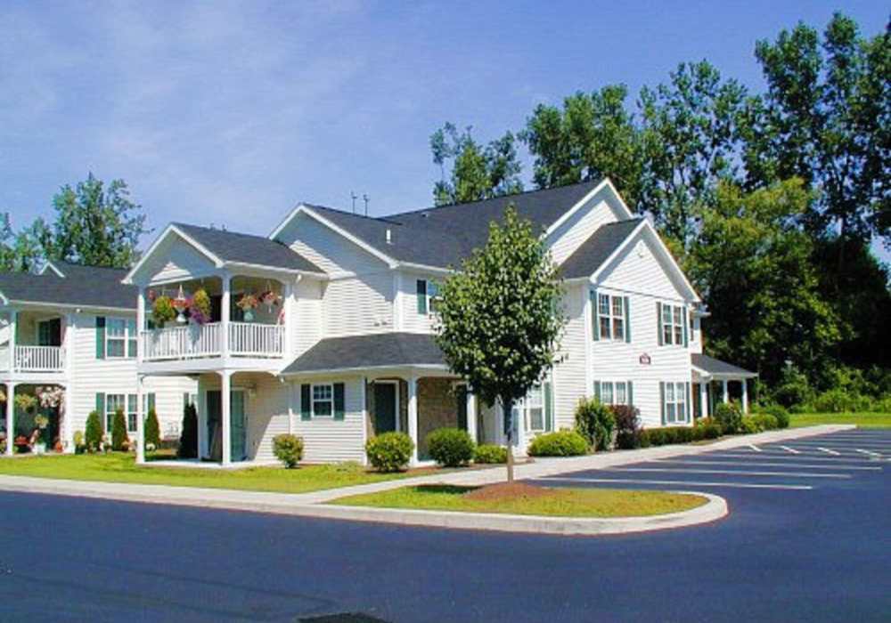 Apartment outdoor view at Heritage Park Apartments & Townhomes in Webster, New York