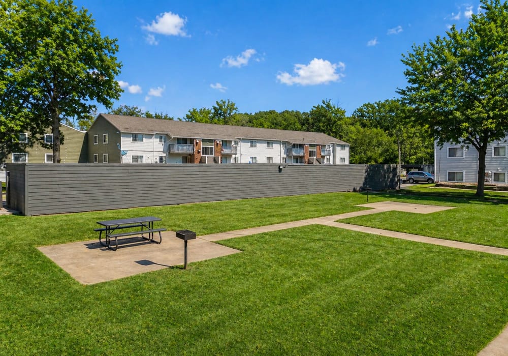 Outdoor seating area at Rock Ridge Commons in Moline, Illinois